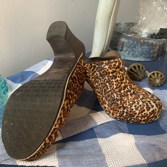 Dansko Rae Leopard Pony clogs/mules - Picture 2 of 12